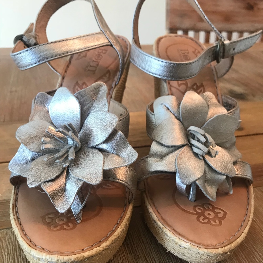 BORN wedge platform sandal NEW 8